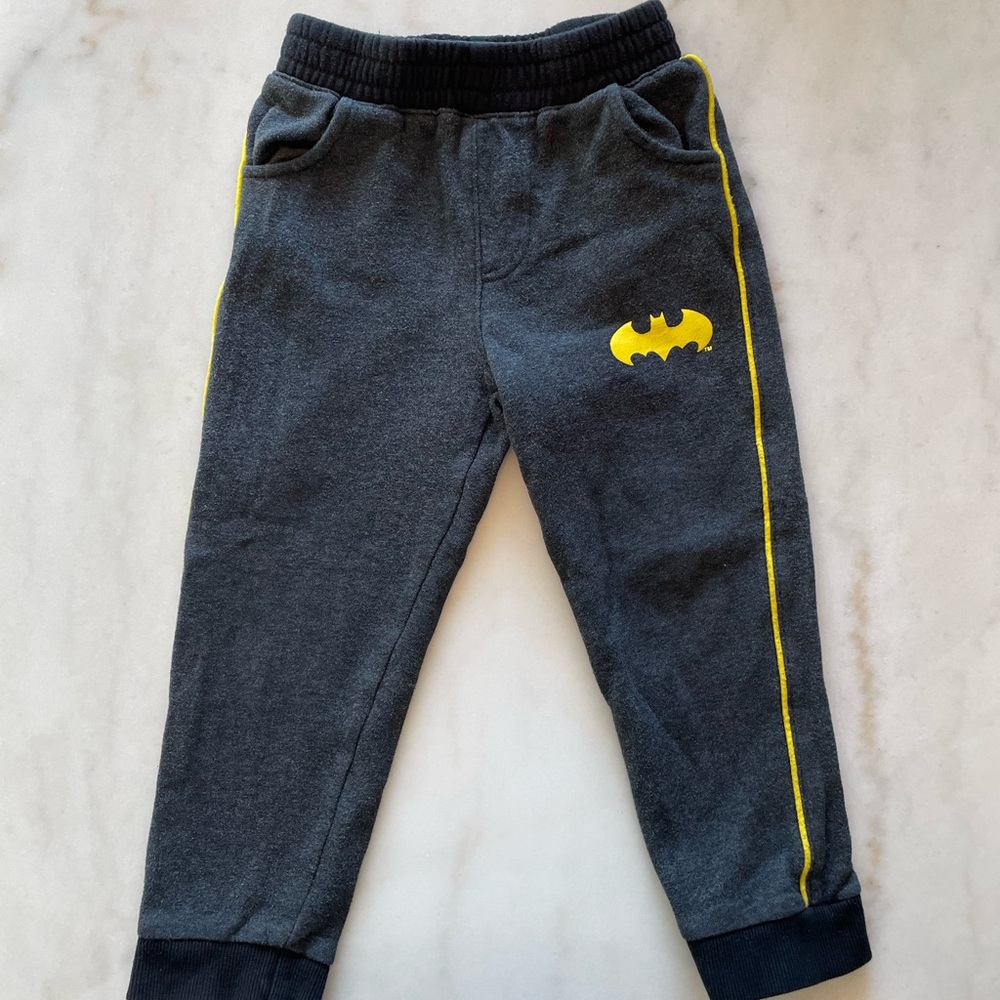 4/$15🌸 Kids Gray Batman Joggers